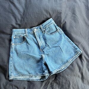 Levi’s high loose shorts, size 25